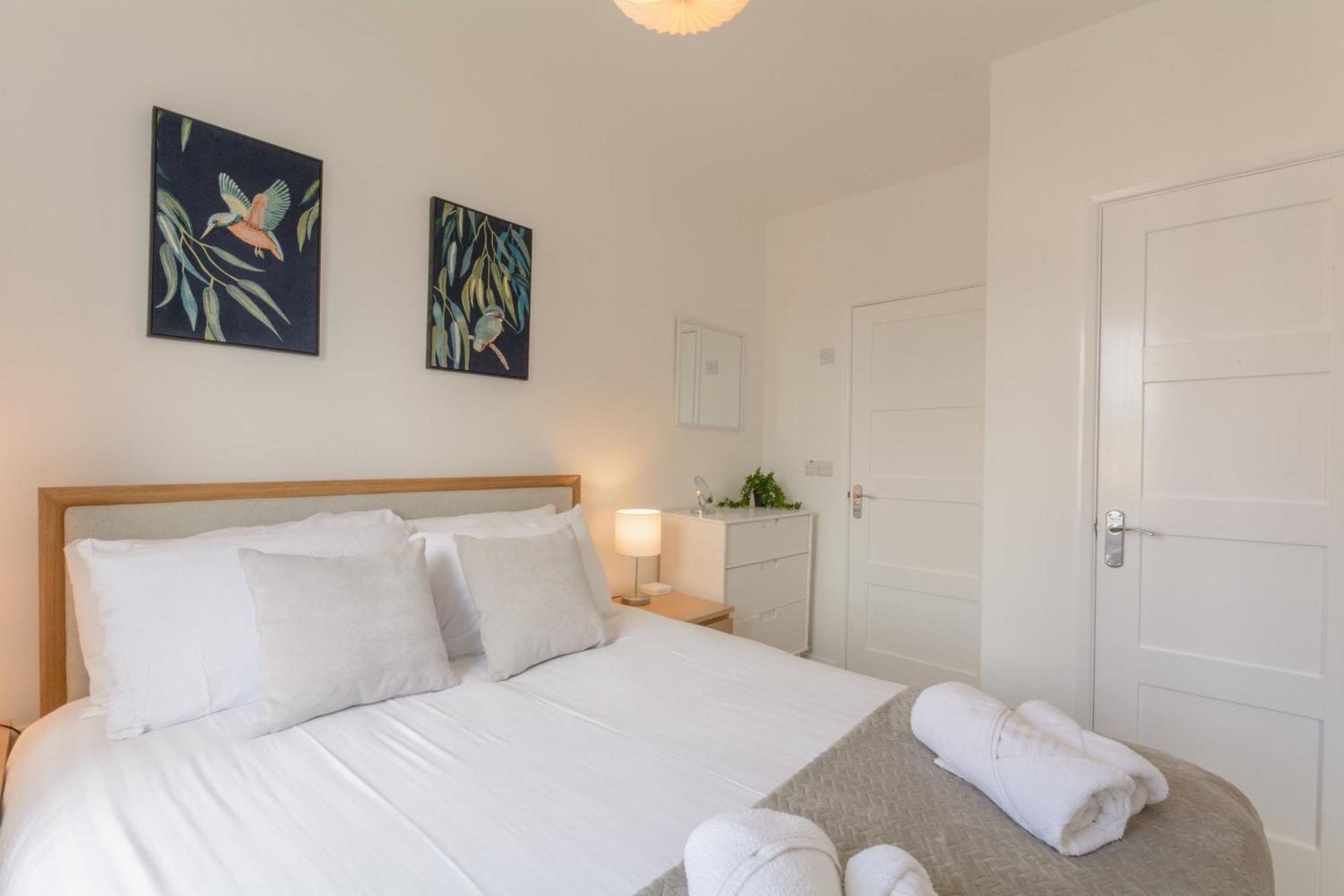 Crescent House Apartments Telford Room photo